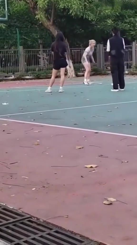 上來就背打女生的男人，真的活該沒有女朋友啊